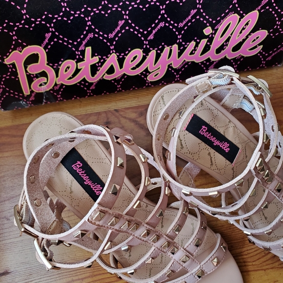 πHPβ¨ BNIB! Betseyville Naveah Gladiator Sandals - Size 7 - Picture 8 of 12